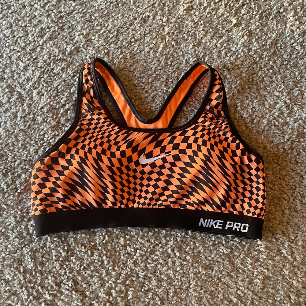 Medium Nike Pro sports bra